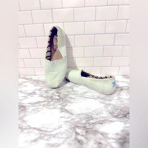 ✨Women’s Mint Green Tom’s shoes in good/fair condition. Light wear & tear.✨